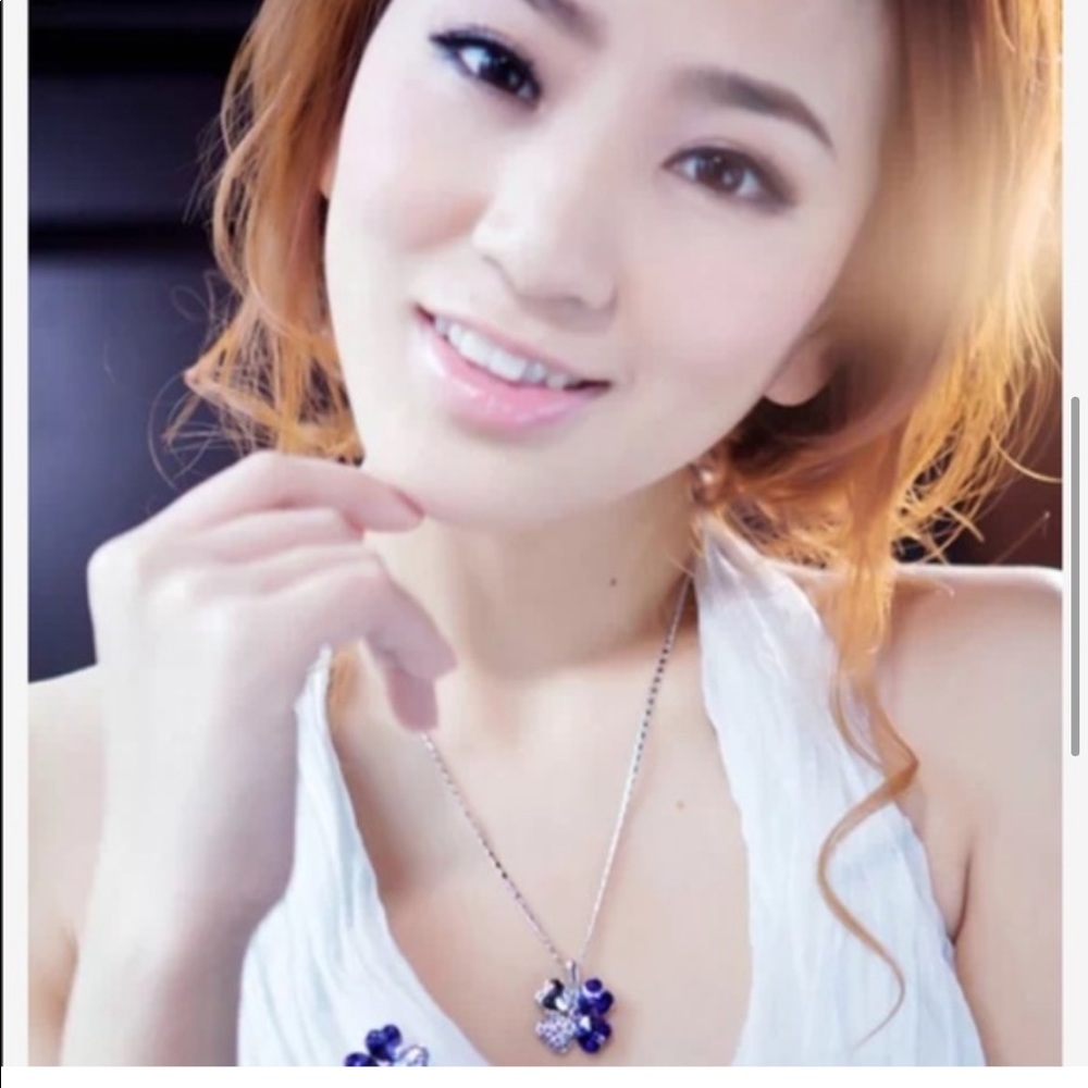 Crystal Clover Flower Necklace with SWA elements